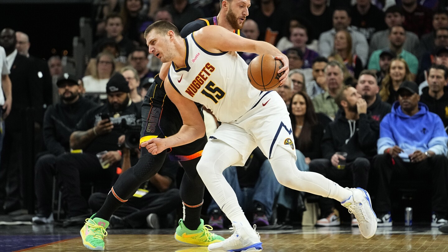 Nikola Jokic compte 21 points, 16 passes décisives, les Nuggets résistent aux Suns 119-111