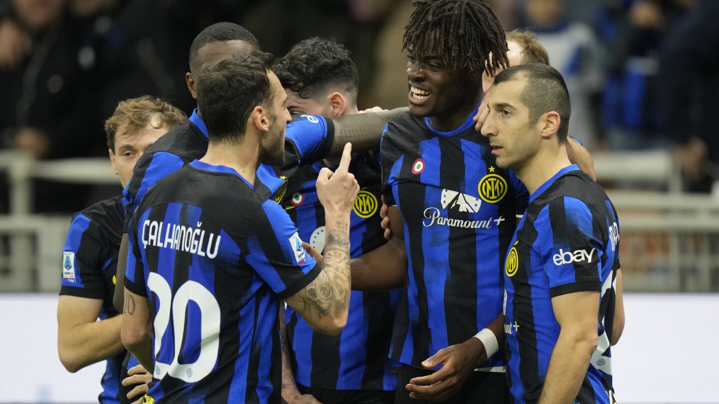 Osimhen a été expulsé pour Naples après une défaite à Rome quelques heures après avoir renouvelé son contrat.  L'Inter bat Lecce