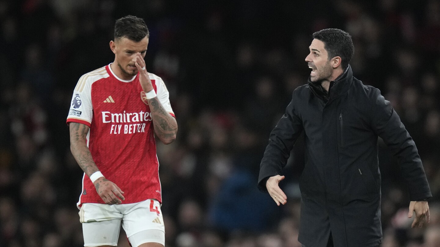 Pas de joie festive pour Arsenal et Tottenham alors que leurs rivaux du nord de Londres perdent en Premier League