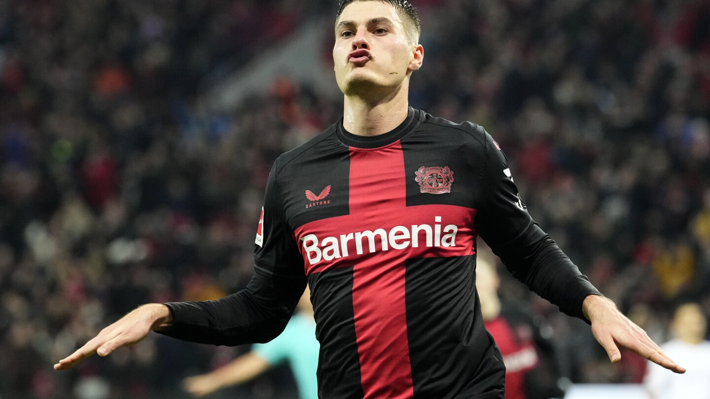 Tour du chapeau, invincibilité, première place : Leverkusen garde 4 points d'avance sur le Bayern pour la pause en Bundesliga