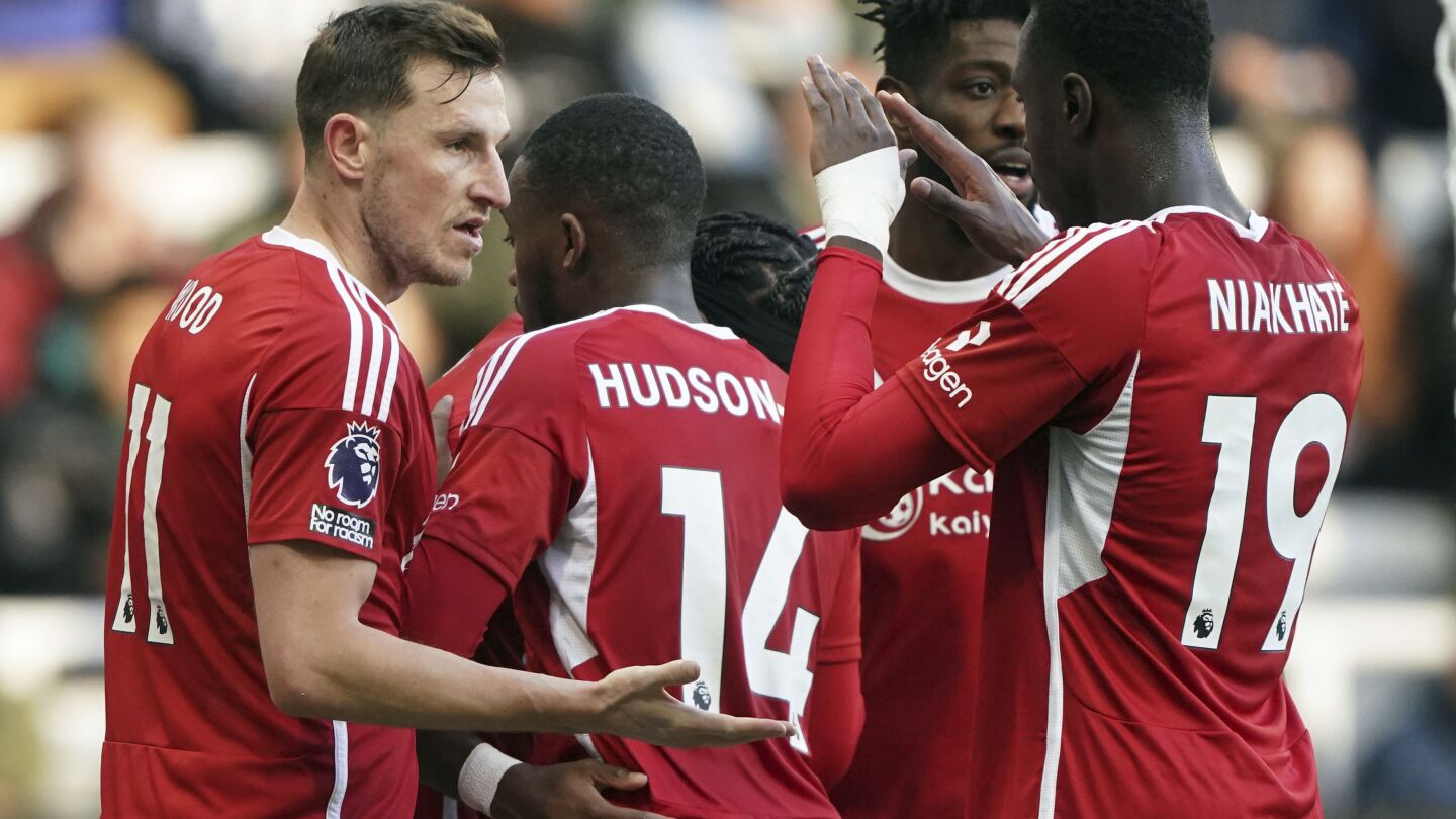 Wood hante l'ancienne équipe avec un tour du chapeau alors que Nottingham Forest bat Newcastle 3-1