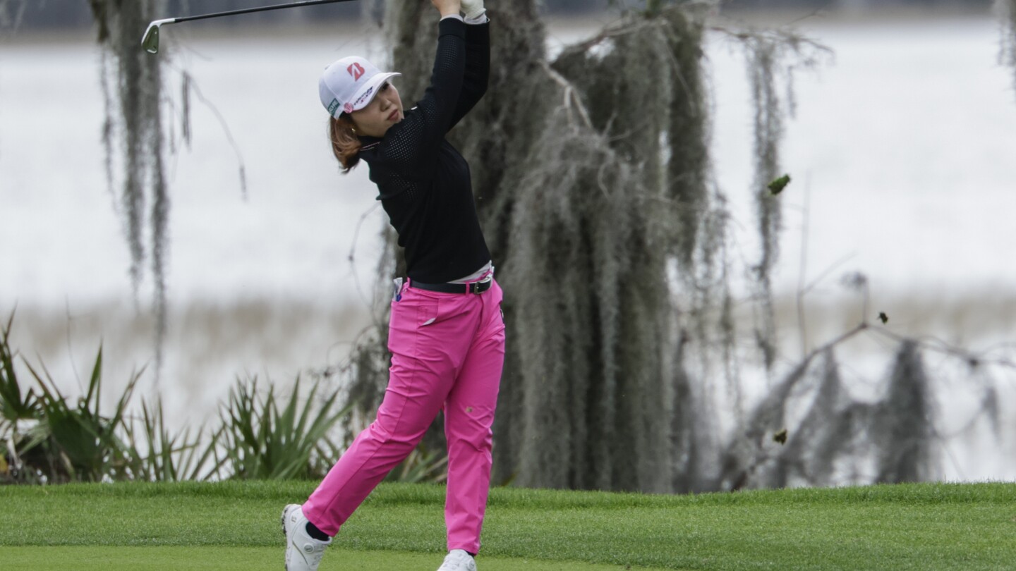 Ayaka Furue prend un bon départ lors de l'ouverture de la saison de la LPGA avec un 65 pour mener de deux tirs