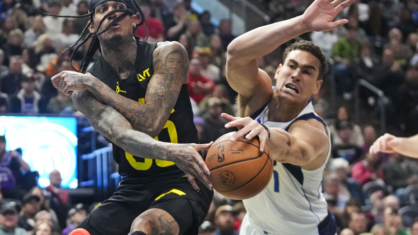 Clarkson réalise le premier triple-double de l'Utah depuis 2008 et aide Jazz à battre les Mavericks 127-90