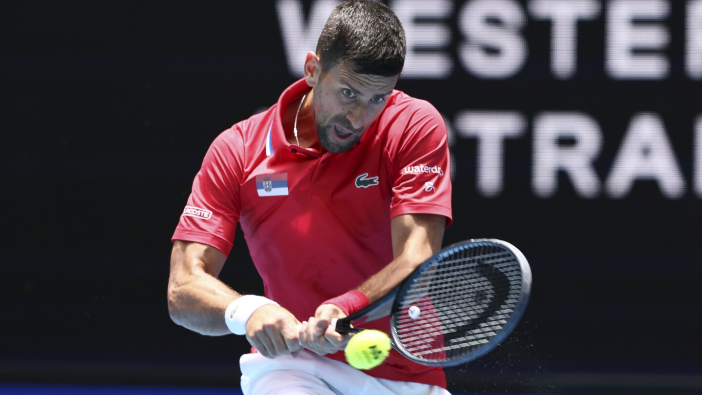 Djokovic et sa douleur au poignet droit aident la Serbie à atteindre les quarts de la United Cup
