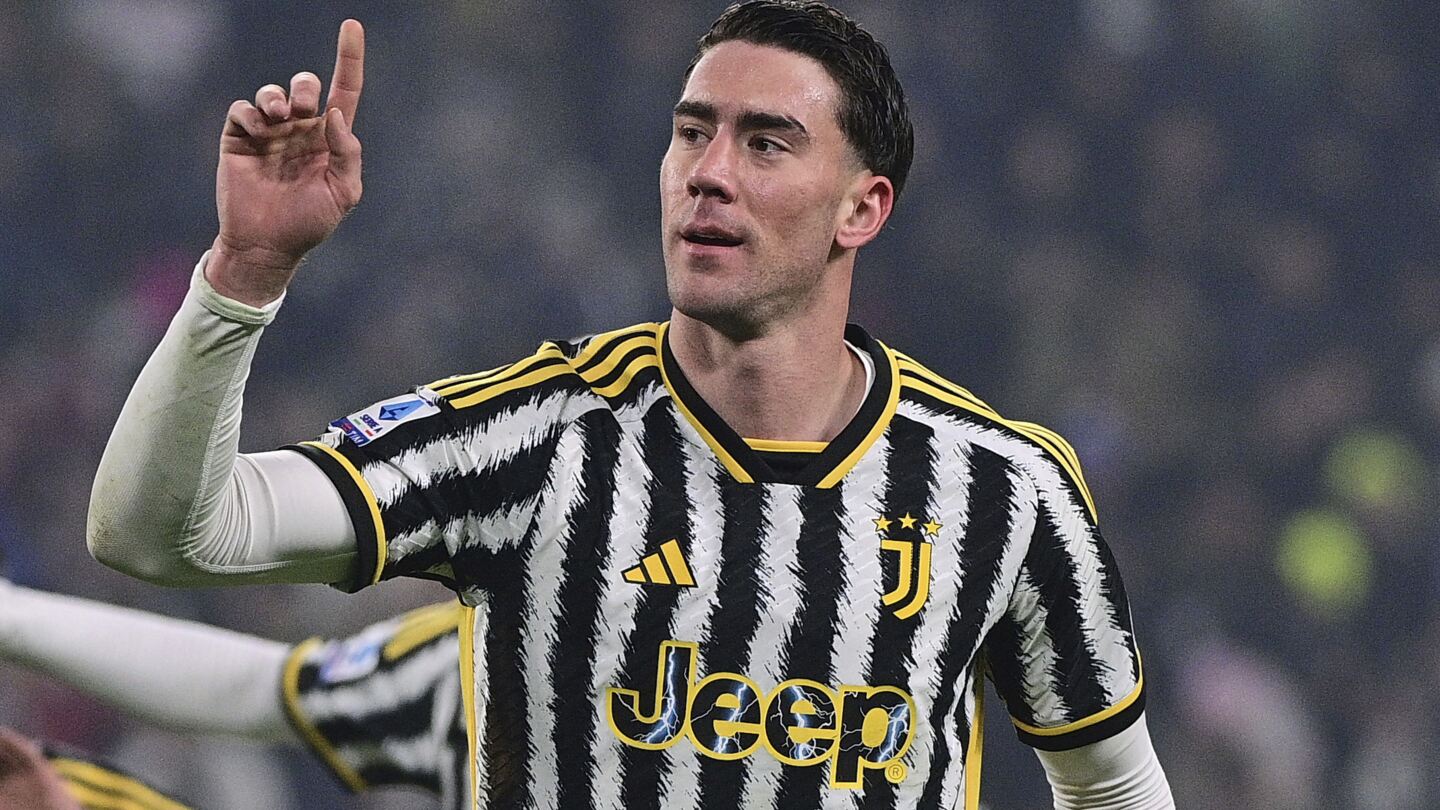 Dušan Vlahović marque 2 et la Juventus bat Sassuolo 3-0 pour se rapprocher de 2 points du leader de Serie A, l'Inter