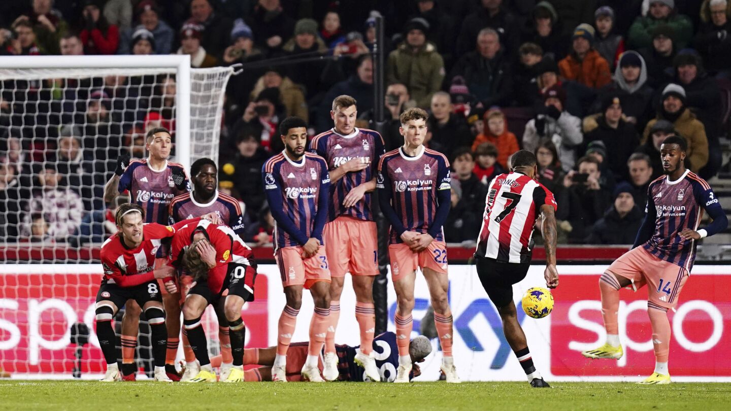 Ivan Toney marque au retour alors que Brentford bat Nottingham Forest 3-2 en Premier League