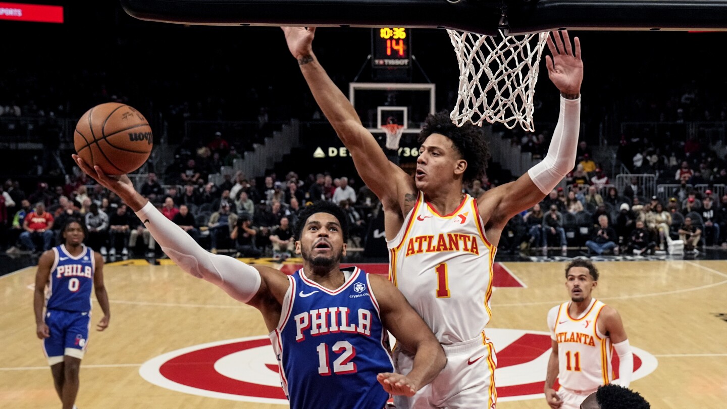 Jalen Johnson joue alors que les Hawks survivent aux 76ers sans Embiid, 139-132 en prolongation
