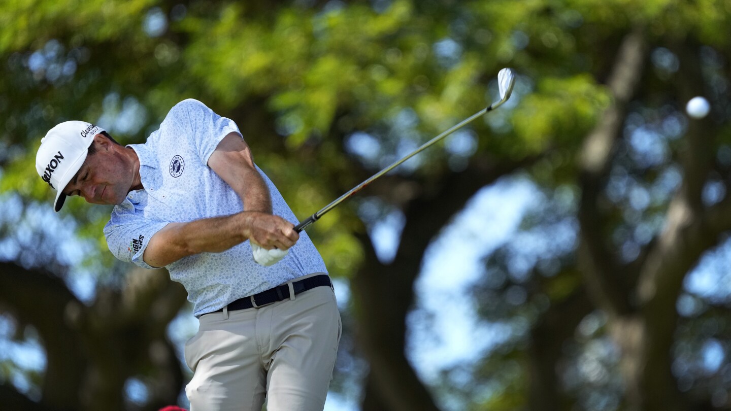 Keegan Bradley et Grayson Murray partagent la tête du Sony Open.  Ce n'est pas vraiment une course à deux