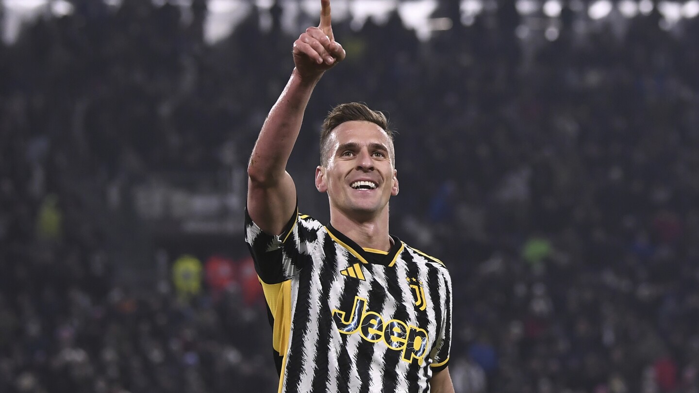 La Juventus bat Frosinone 4-0 grâce à un tour du chapeau de Milik pour atteindre la demi-finale de la Coupe d'Italie contre la Lazio