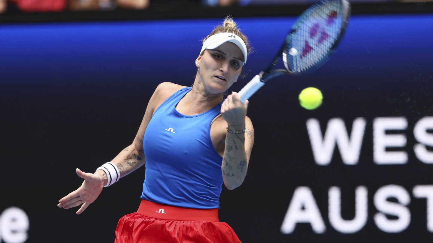 La championne de Wimbledon, Vondrousova, se retire du tournoi d'Adélaïde en raison d'un problème à la hanche.