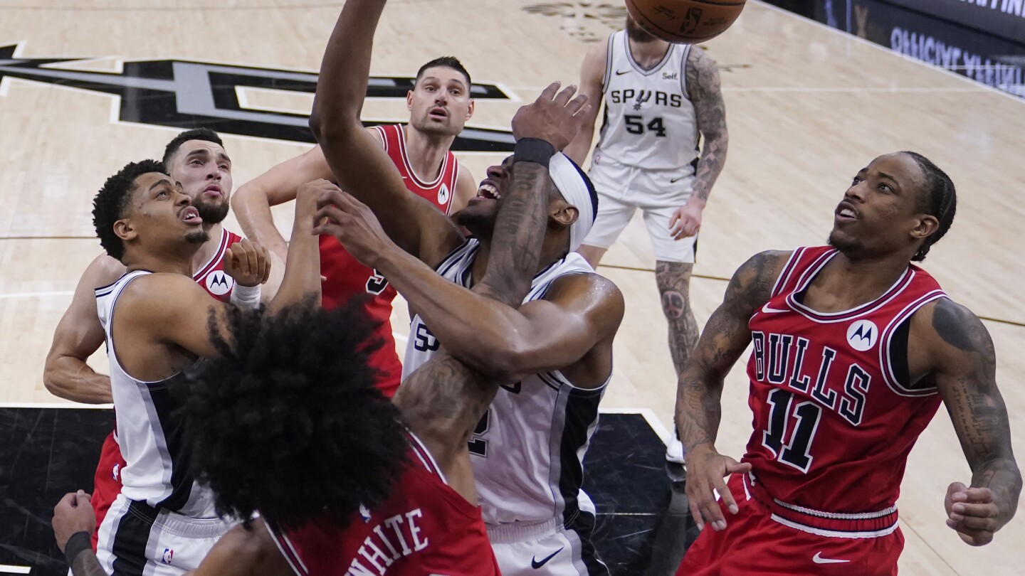 Le double-double de Vucevic aide les Bulls à dépasser Jones et les Spurs sous les yeux de Wembanyama, 122-116