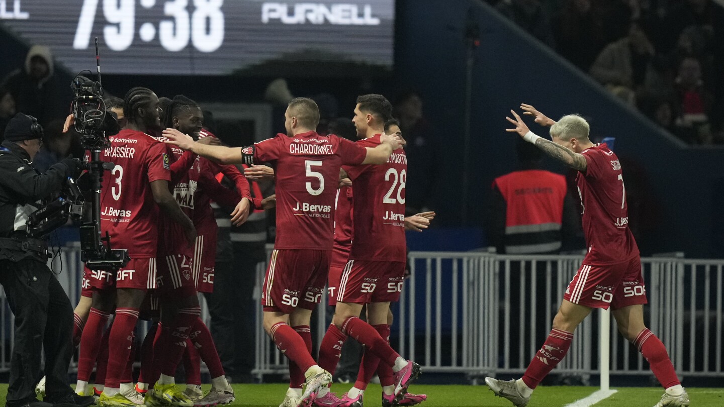 Le leader français, le PSG, perd une avance de deux buts lors du match nul à domicile contre Brest.  Lille tenu 0-0 à Montpellier