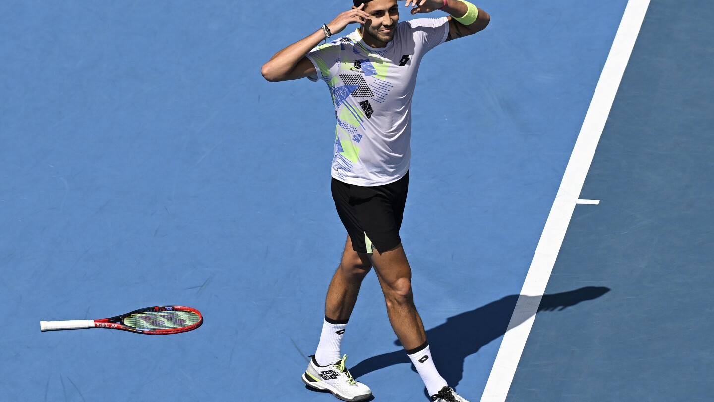 Le qualifié Alejandro Tabilo bat Taro Daniel pour remporter l'Auckland Classic