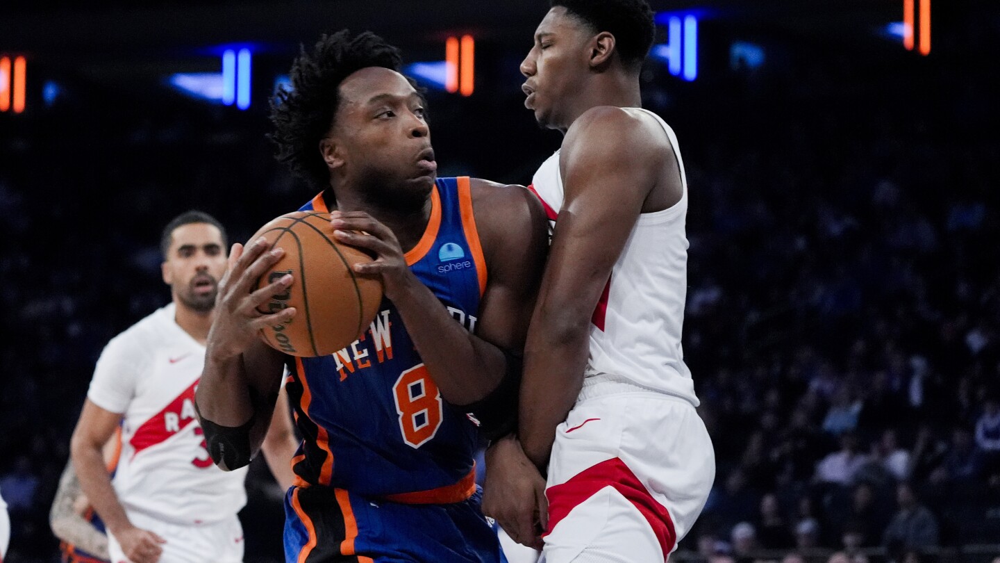 Le triple-double de Randle mène les Knicks aux Raptors alors que Barrett et Quickley reviennent au MSG après l'échange