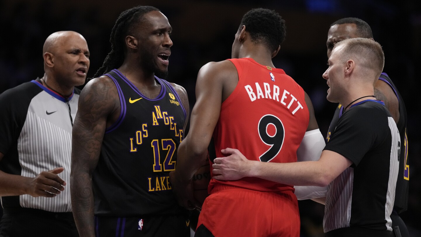 L'entraîneur de Toronto frappe la table et déchire les officiels après que les Lakers ont résisté aux Raptors 132-131 derrière les 41 de Davis