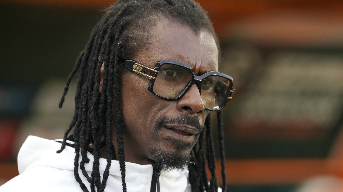 L'entraîneur du Sénégal Aliou Cissé est sorti de l'hôpital suite à des problèmes de santé après le match de Coupe d'Afrique