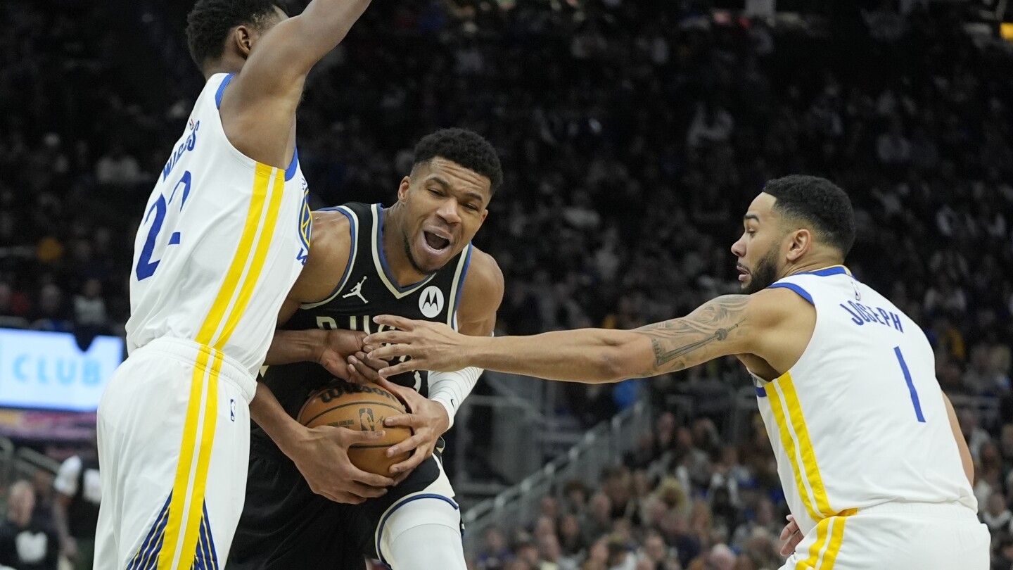 Les Bucks ont un gros quatrième quart-temps et battent les Warriors 129-118 avec Curry au repos