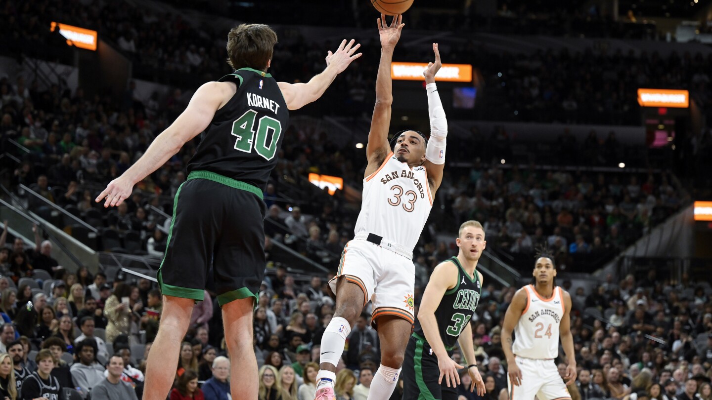 Les Celtics, leaders de la NBA, battent les Spurs 134-101 pour une 6e victoire consécutive