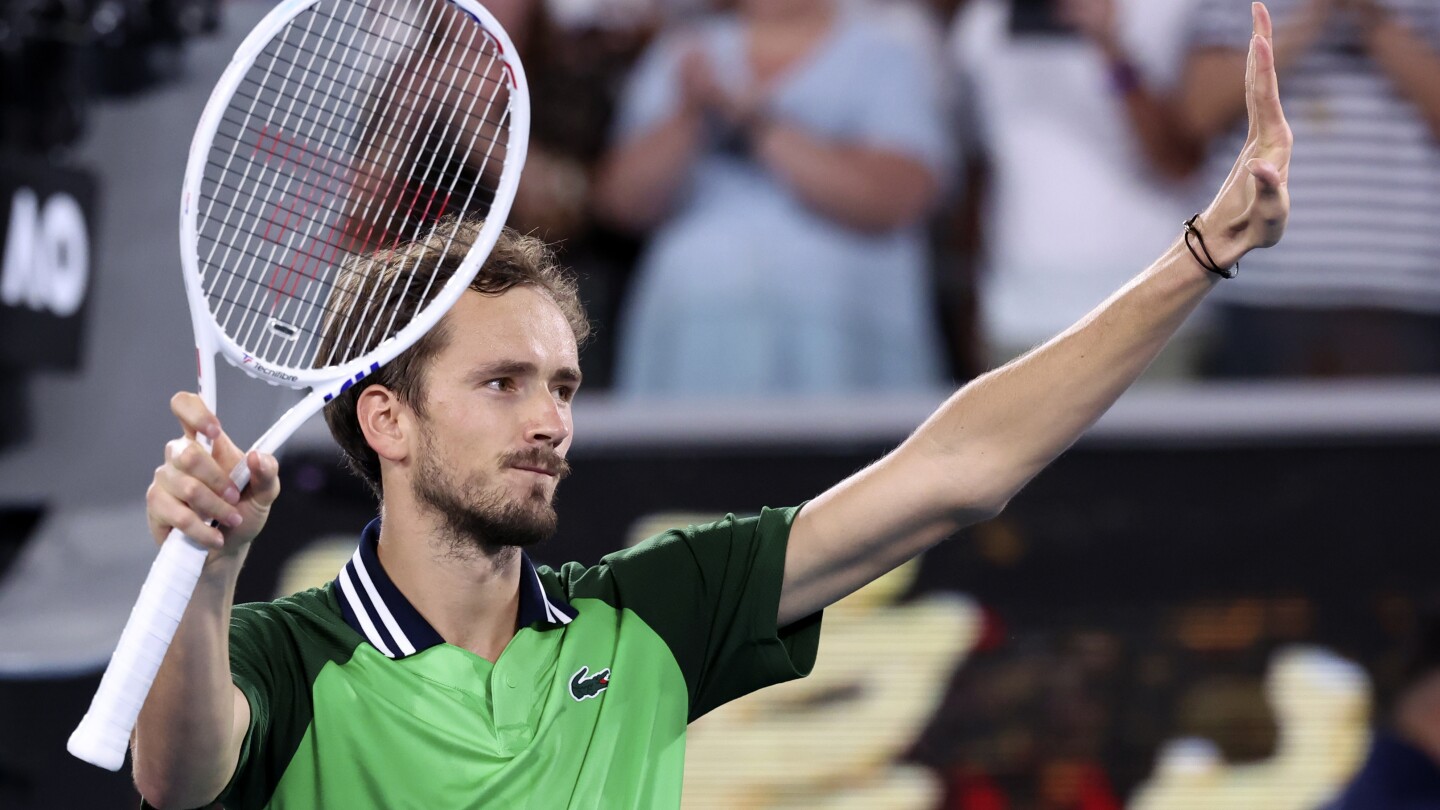 Medvedev peut rattraper son retard après une victoire contrastée au 3e tour à l'Open d'Australie