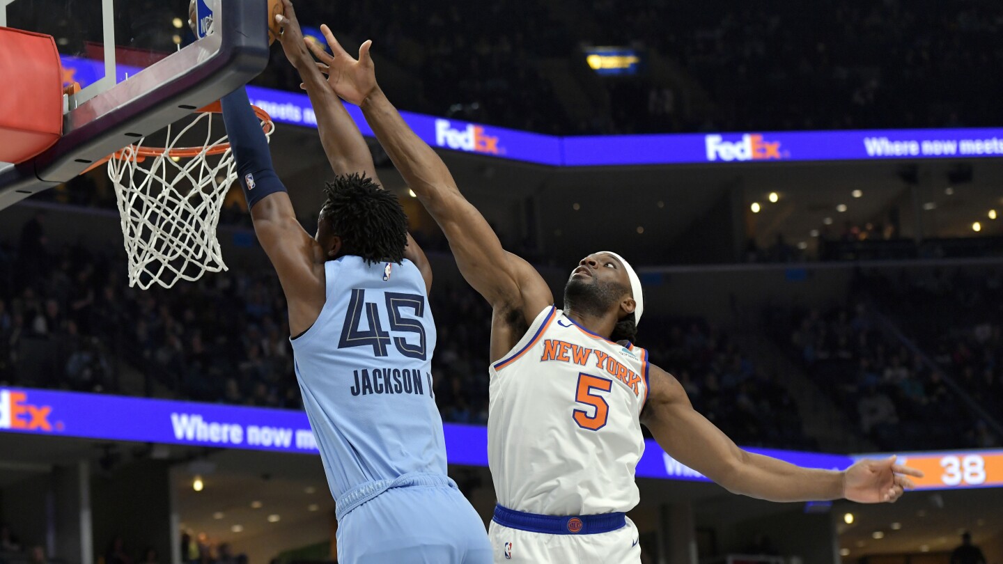 Randle marque 24 points pour mener les Knicks face aux Grizzlies en désavantage numérique 106-94