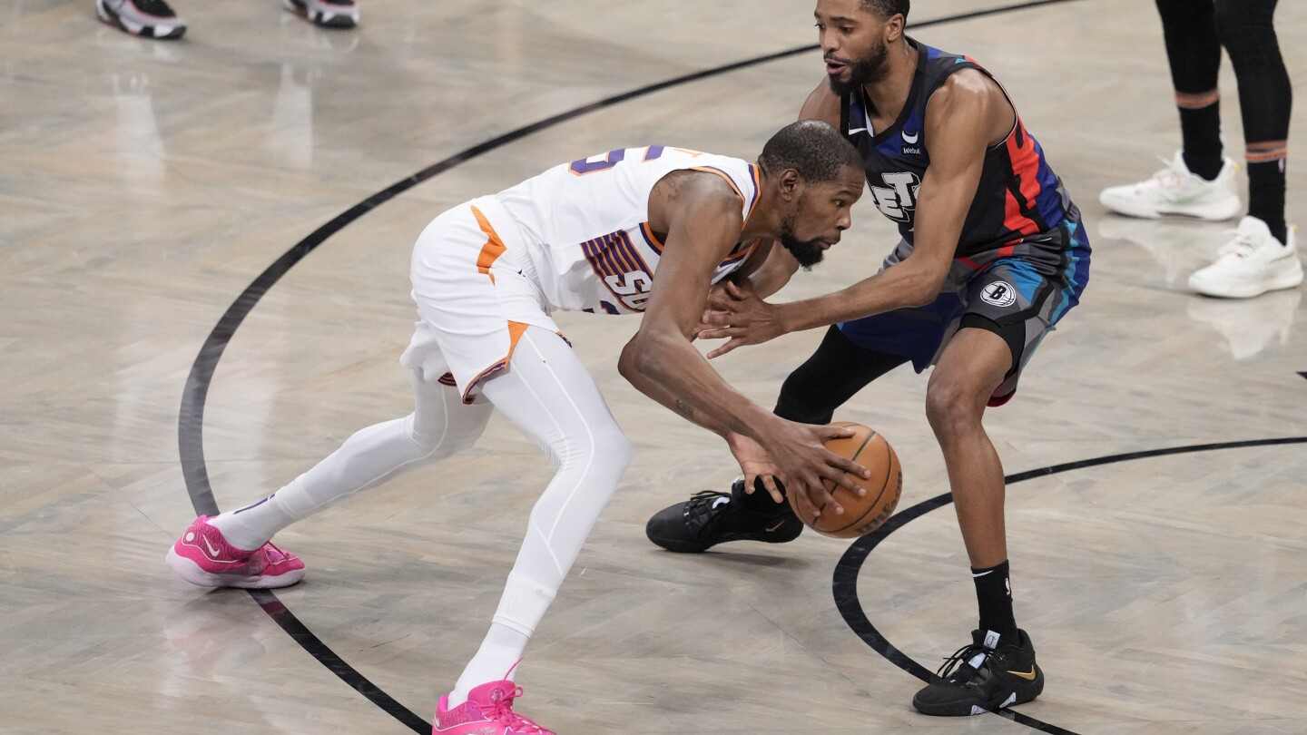 Kevin Durant marque 33 points au retour de Brooklyn et mène les Suns à une victoire 136-120 contre les Nets