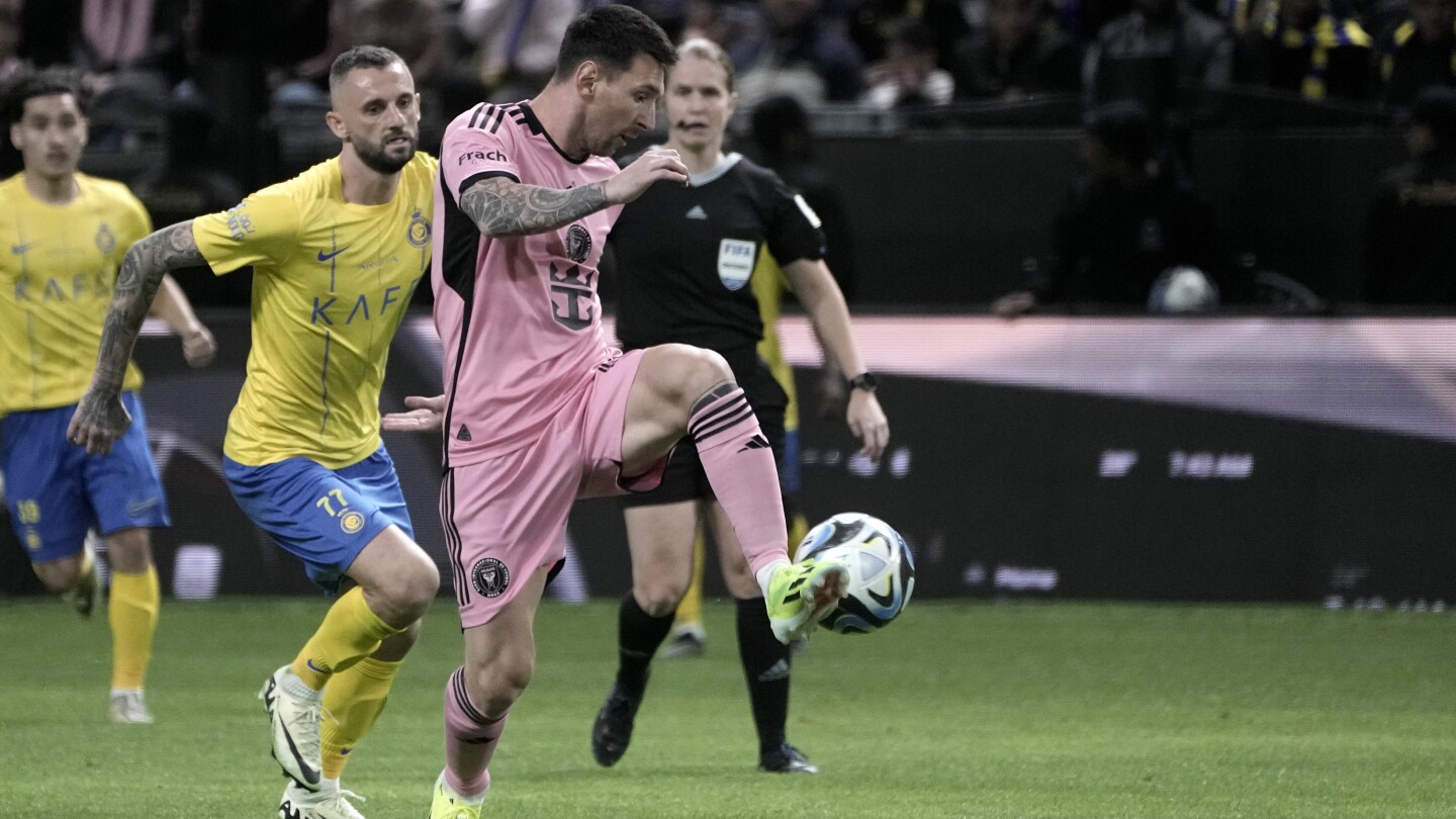 L'Inter Miami de Messi battu 6-0 par Al-Nassr lors d'un match amical alors que Ronaldo regarde depuis les tribunes
