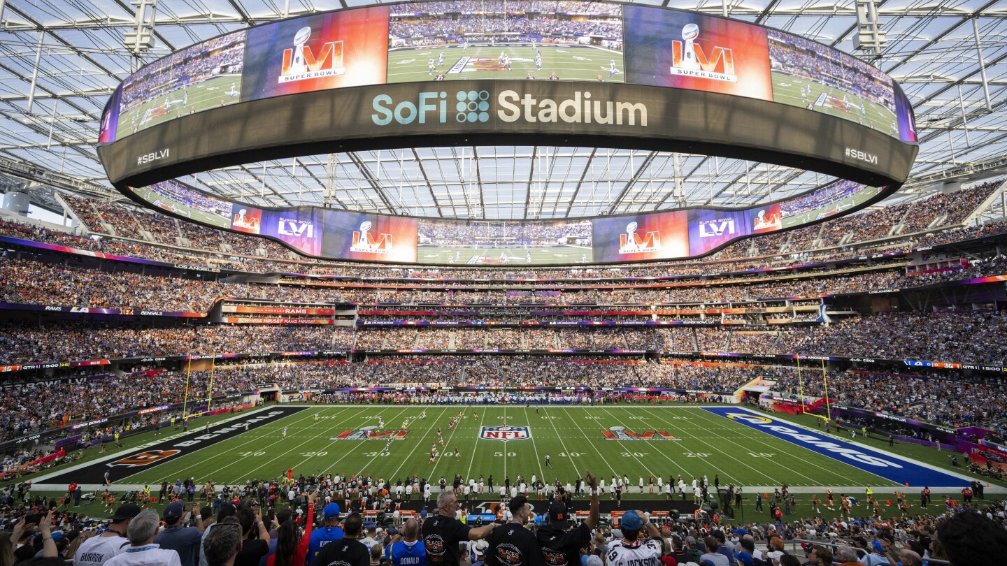 Le SoFi Stadium installera des sièges d'angle escamotables ce printemps, augmentant ainsi la taille du terrain de football