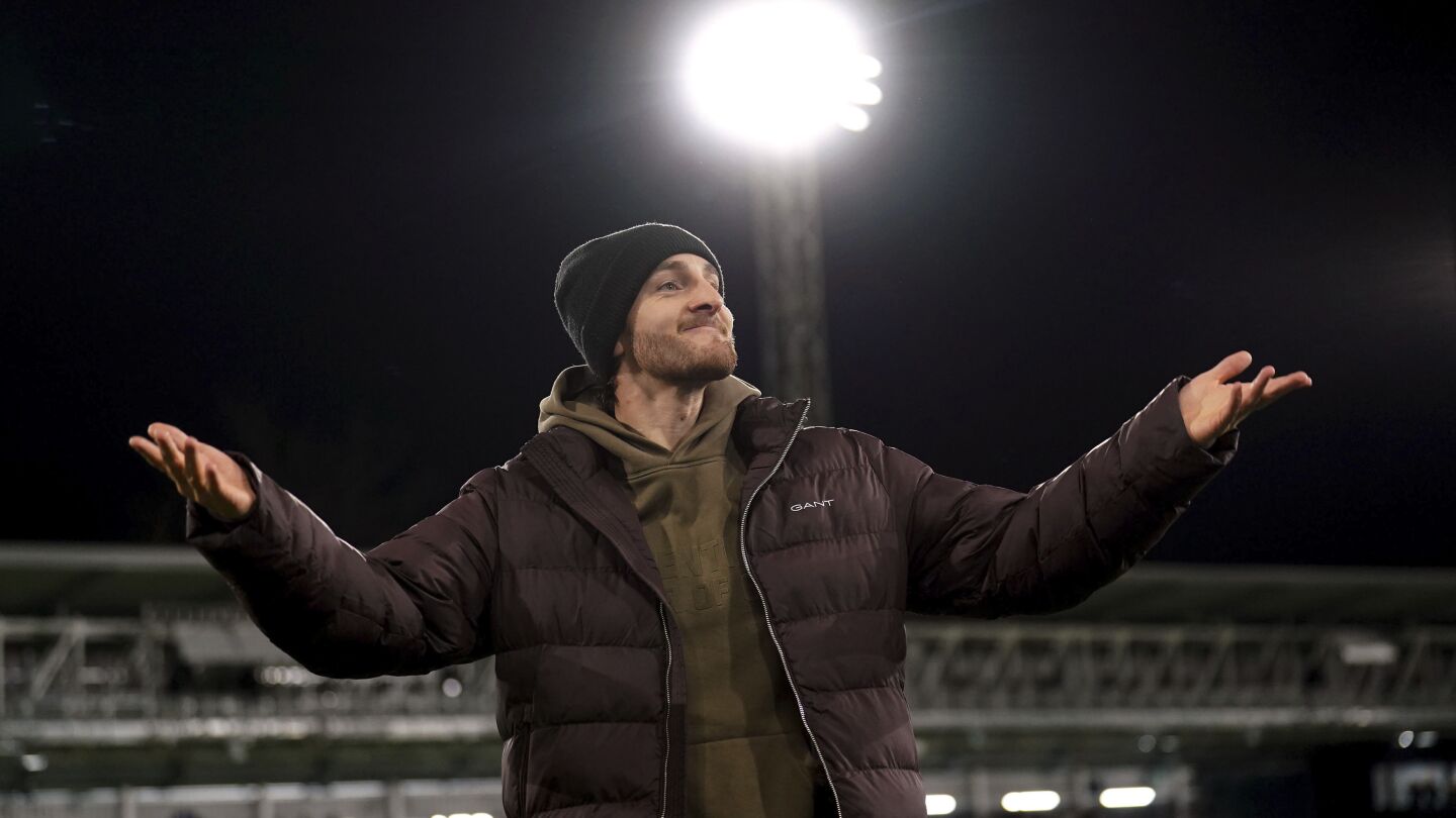 Tom Lockyer de Luton dit que le cœur s'est arrêté pendant 2 minutes et 40 secondes après un arrêt cardiaque pendant le match