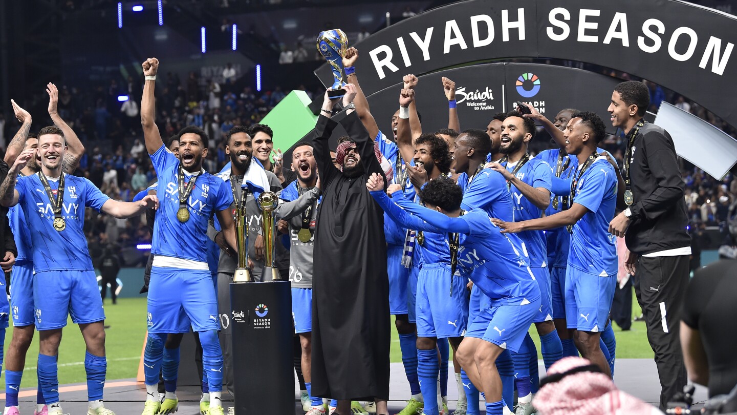 Le club de football saoudien Al Hilal vise une séquence de victoires record du monde après 380 millions de dollars de transferts de joueurs