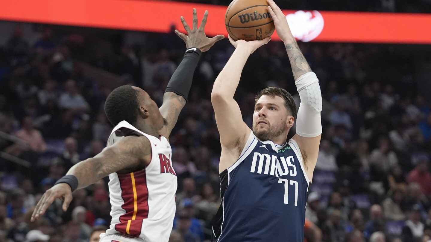 Luka Doncic enregistre un cinquième triple-double consécutif de 30 points lors de la victoire 114-108 des Mavs contre Heat
