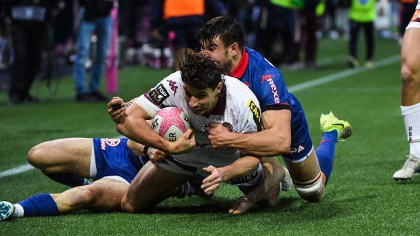 Juan Martín Scelzo habillé en pompier et a sauvé le Stade Français