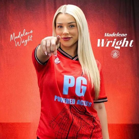 J'ai joué au football, ils l'ont jeté à partir de vidéos inappropriées et maintenant elle a sa revanche