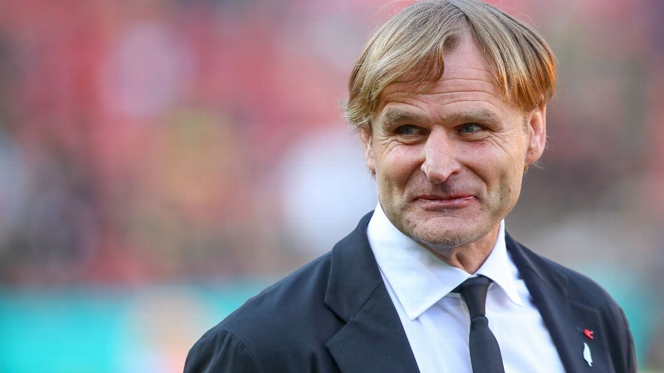 Scott Robertson a rompu le silence du retour de Mo'unga et de ce que cela signifie pour McKenzie et Barrett