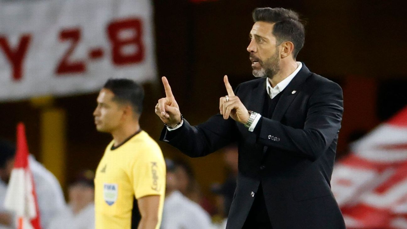 Jorge Bava quitte le champion Santa Fe après avoir battu le Dim