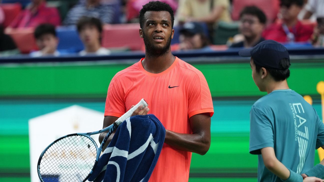 Mpetshi Perricard a servi, réalisé un ace contre Musetti et cassé un verre dans le public !