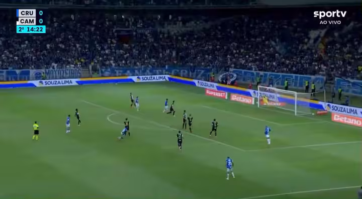 Keny Arroyo metió un golazo para Cruzeiro