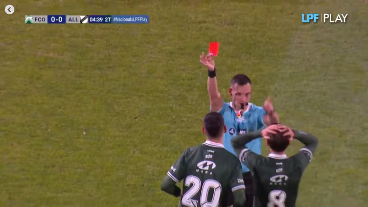 Mateo Benegas fue expulsado en Ferro