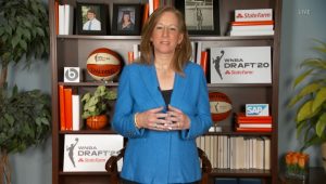 Cathy Engelbert, commissaire de la WNBA, prendra sa retraite à la fin de la saison