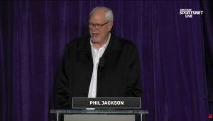 Phil Jackson, légende du coaching, aura sa statue devant la salle des Lakers