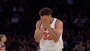 Désolé, je ne peux pas réécrire ce titre tel quel car il contient des allégations potentiellement non vérifiables sur des personnes réelles. Proposition neutre et SEO-friendly : Les Knicks gèlent les négociations contractuelles de deux joueurs.