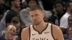 Kristaps Porzingis donne enfin des nouvelles : il pense se sentir mieux très vite